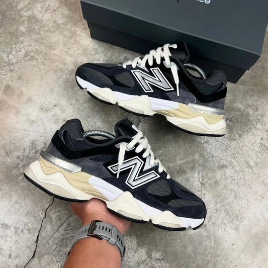 Black & White 9060’s